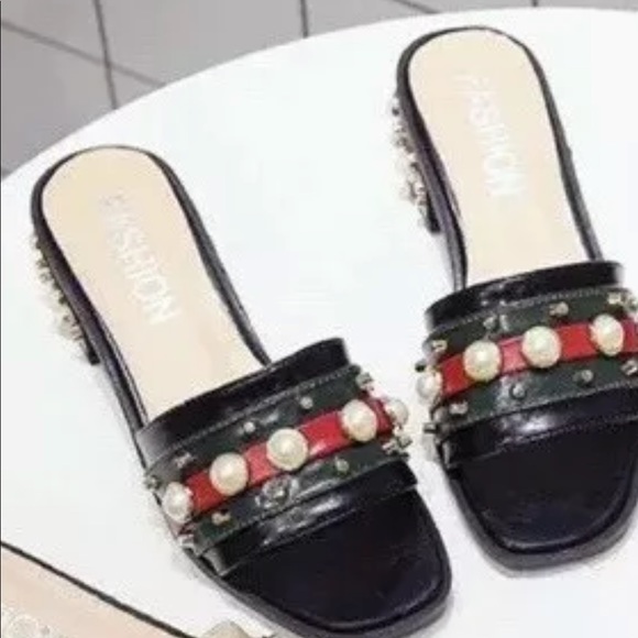New..! Faux Pearls Slip-On Sandal Black & Red Chunk Heel Very Feminine & Chic - Picture 4 of 4